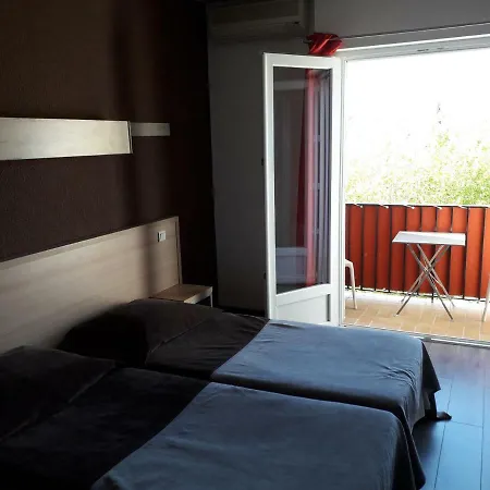 Le Terminus Отель Ле-Лаванду